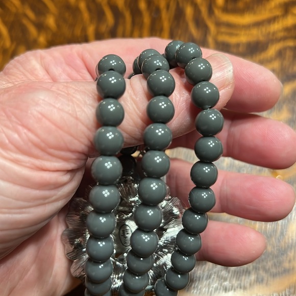 Lia Sophia Bracelet Nordica Crystal Flower Three Strand Grey Resin Bead NWT - Picture 6 of 6